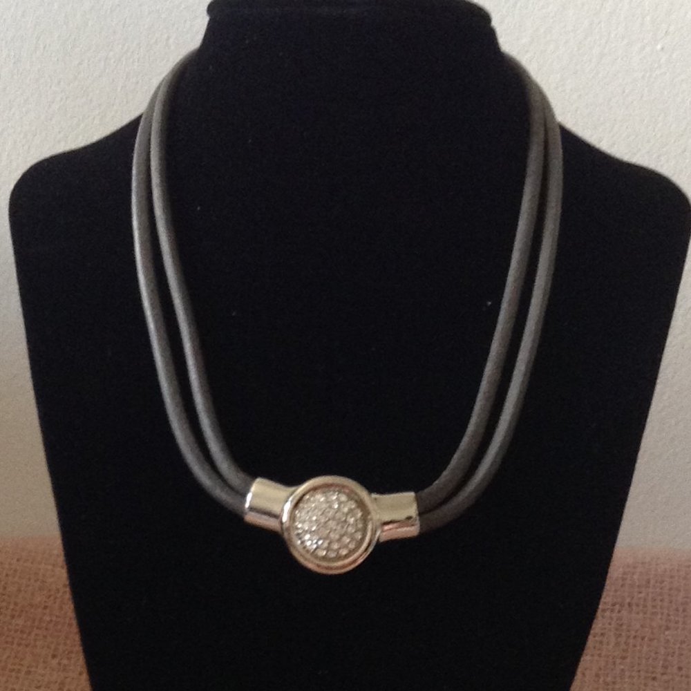 Rhinestone Pendant Necklace, Front Magnetic Clasp